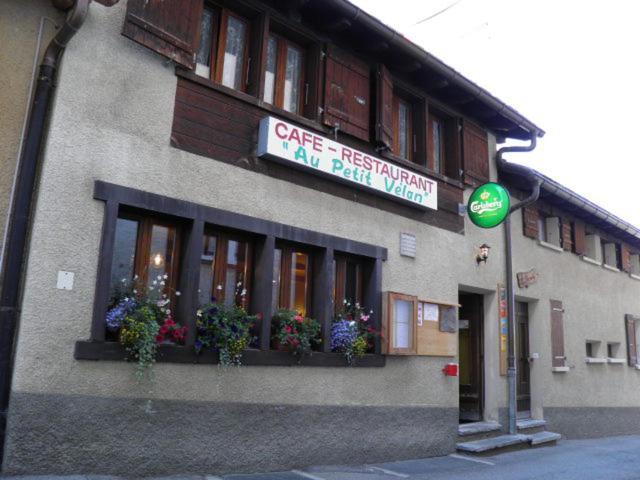 Hostel Petit Vélan - self check-in hostel Bourg-Saint-Pierre Exterior foto